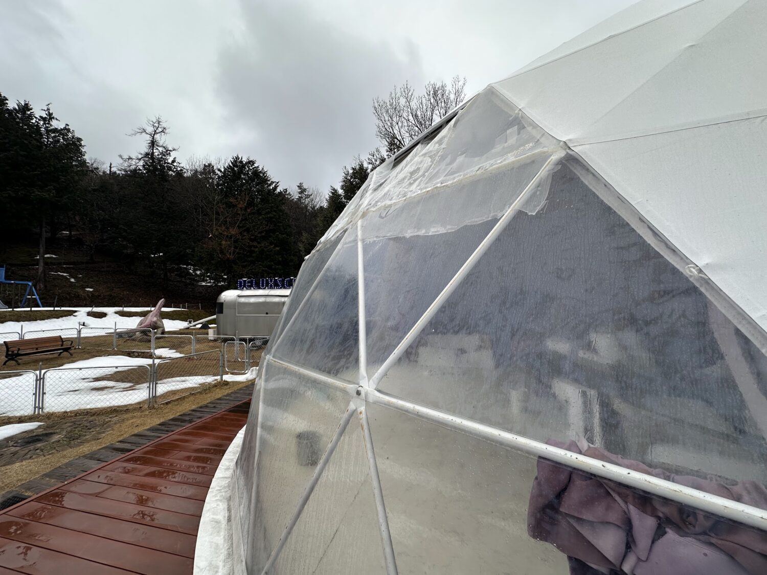 ドームテント透明部 劣化クローズアップ